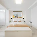 Leo's Garden View By Pikhost Appartement