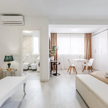 Leo's Garden View By Pikhost Appartement *