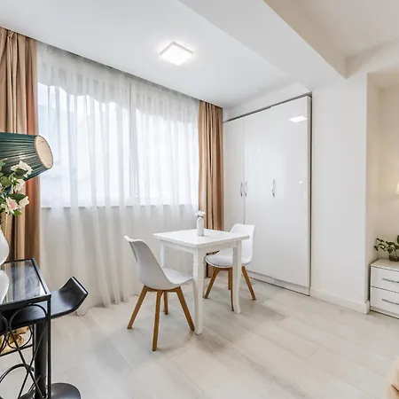 Leo's Garden View By Pikhost Apartament