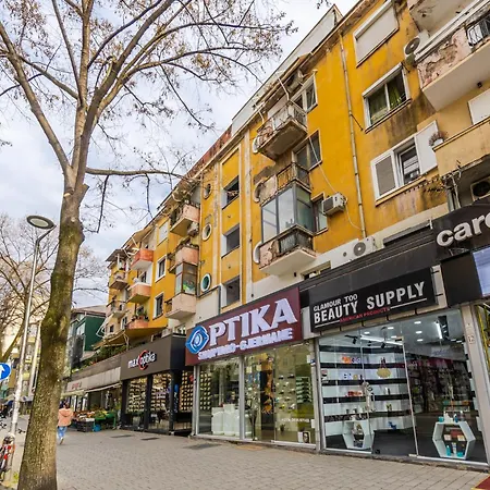 Apartament Leo's Garden View By Pikhost