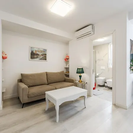 Leo's Garden View By Pikhost Apartamento