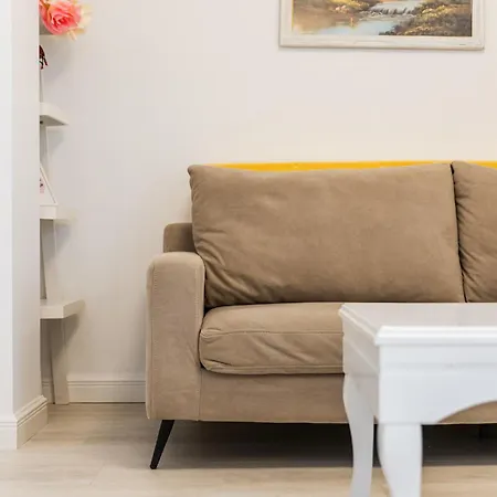 Leo's Garden View By Pikhost Apartamento