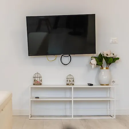 Leo's Garden View By Pikhost * Tirana