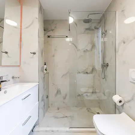 Leo's Garden View By Pikhost Tirana