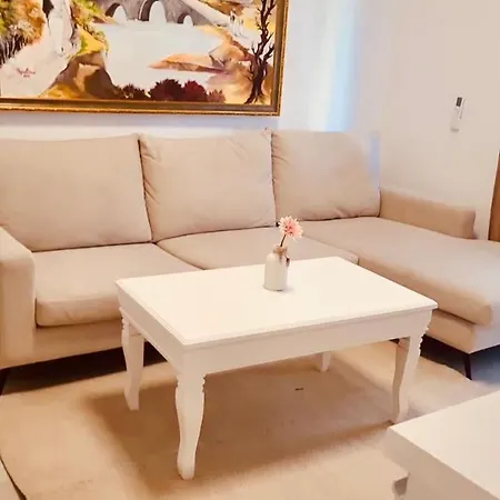 Leo's Garden View Apartment Tirana