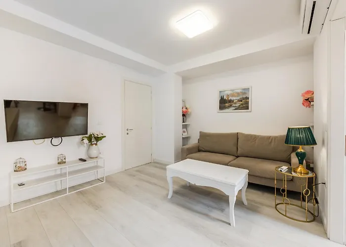 Leo's Garden View By Pikhost * Tirana