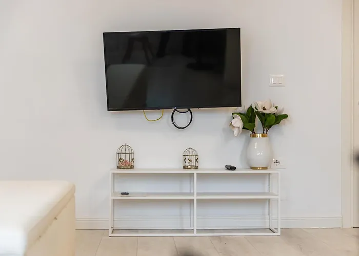 Leo's Garden View By Pikhost * Tirana