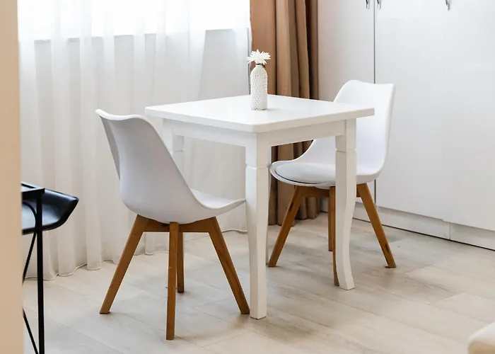 Leo's Garden View By Pikhost *