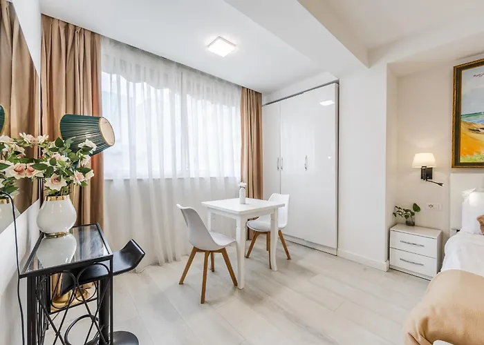 Leo's Garden View By Pikhost Apartamento