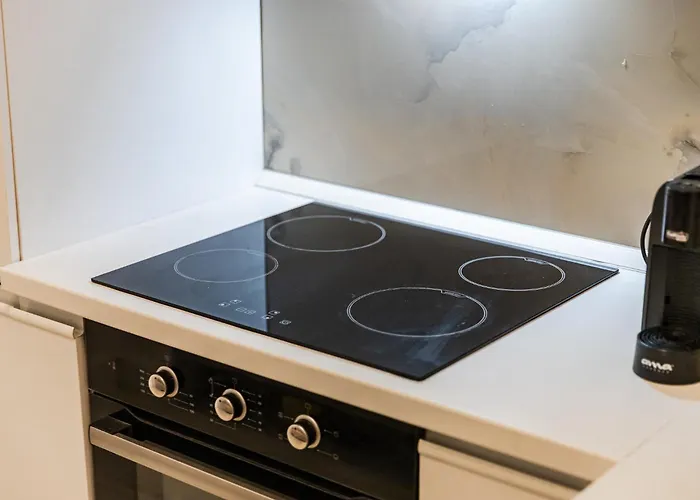 Apartamento Leo's Garden View By Pikhost Tirana